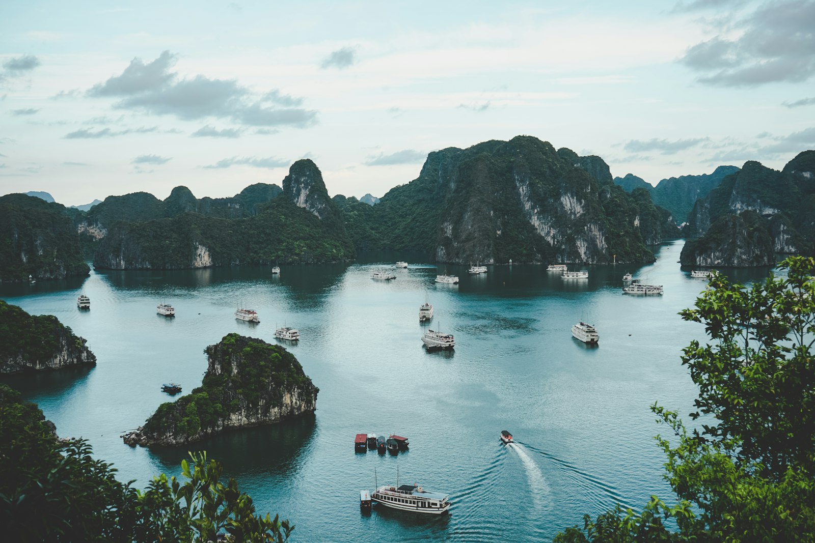 Vietnam Visa 2026: E-Visa vs Visa on Arrival vs Embassy - Complete Guide